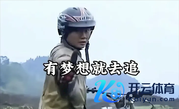 被称 “摩托车圈雷军” 张雪：一直用2000元的华为手机 屏坏了也懒得换